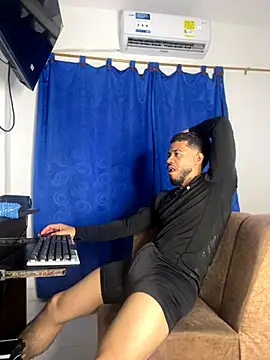 Kylian Alessandro online show from 3, 12, 2025