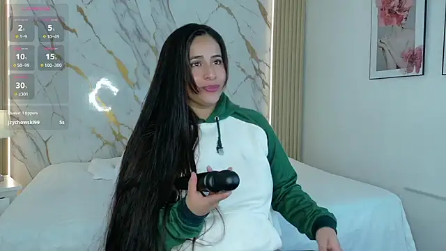Snapshot of zoe_longhair chatting on 4, 5, 2026 zoe longhair online show from 4, 5, 2026