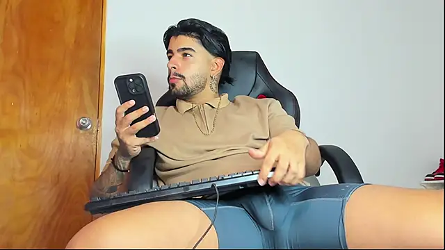 maximo black  online show from 14, 11, 2025