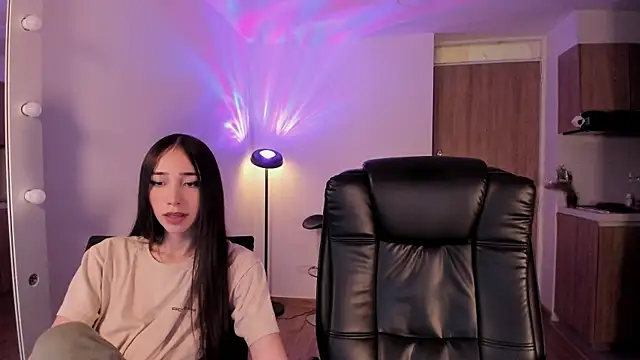 Mikeyvioleta  online show from 15, 4, 2026