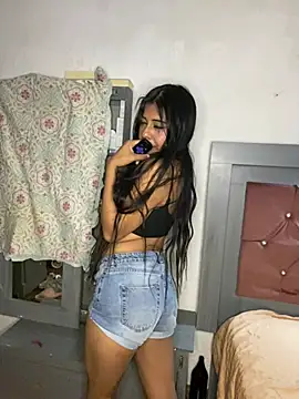 Snapshot of Alicia_Sanz chatting on 8, 3, 2026 Alicia Sanz online show from 8, 3, 2026