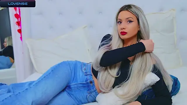 Snapshot of AriannaSins chatting on 20, 2, 2025 AriannaSins online show from 20, 2, 2025