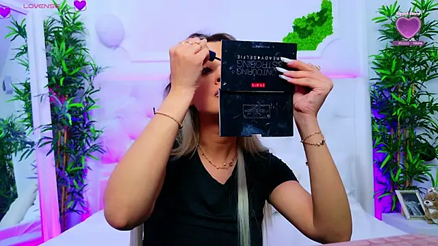 Snapshot of AriannaSins chatting on 30, 10, 2025 AriannaSins online show from 30, 10, 2025