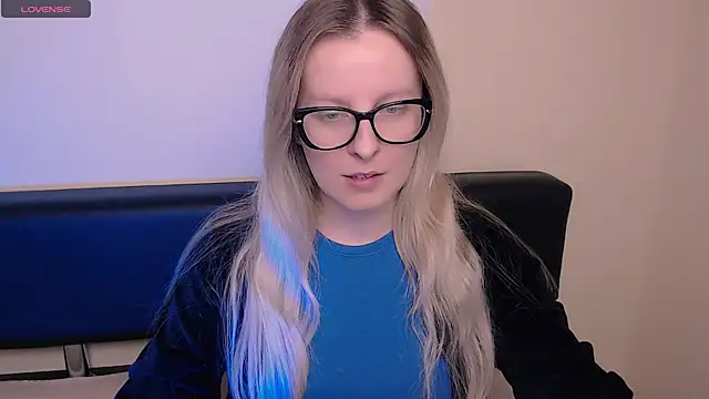 AllaLeomz online show from 30, 10, 2025