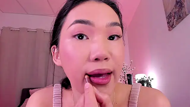 Divine Madeleine online show from 17, 4, 2026