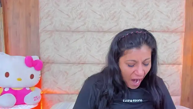 Snapshot of Antonella_Russo1 chatting on 1, 12, 2025 Antonella Russo1 online show from 1, 12, 2025