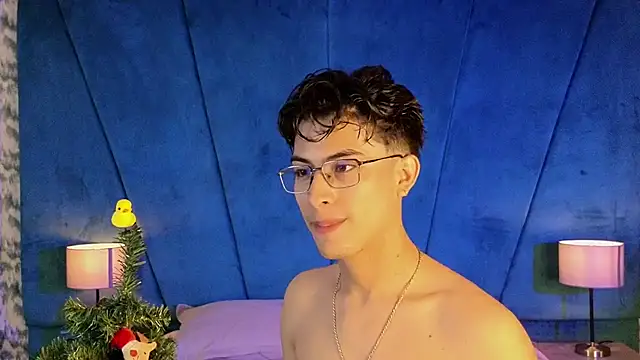 Aaron Eze online show from 4, 12, 2025