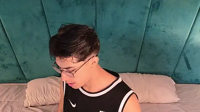 Aaron Eze online show from 6, 4, 2026