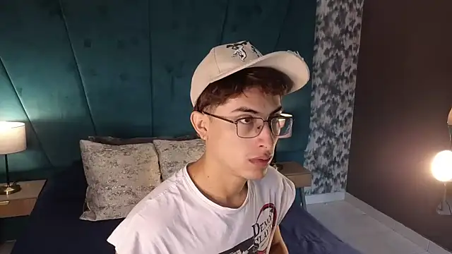 Snapshot of Aaron_Eze chatting on 23, 6, 2026 Aaron Eze online show from 23, 6, 2026