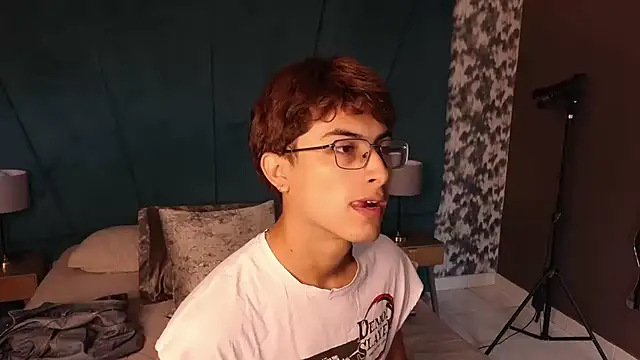 Snapshot of Aaron_Eze chatting on 16, 7, 2026 Aaron Eze online show from 16, 7, 2026
