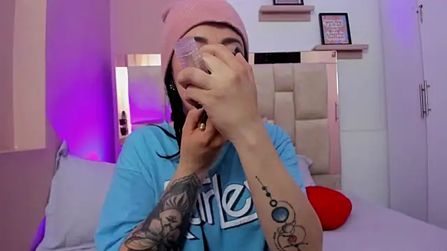 Snapshot of Eviiece chatting on 4, 11, 2025 Eviiece online show from 4, 11, 2025