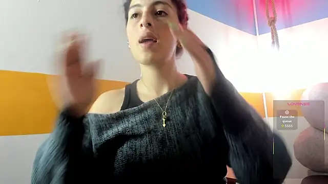 Snapshot of moon_winy chatting on 22, 10, 2025 moon winy online show from 22, 10, 2025