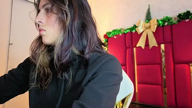 Snapshot of moon_winy chatting on 18, 12, 2025 moon winy online show from 18, 12, 2025