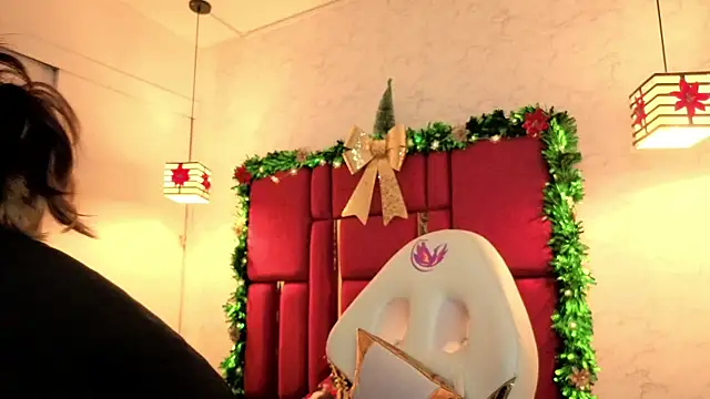 Snapshot of moon_winy chatting on 19, 12, 2025 moon winy online show from 19, 12, 2025