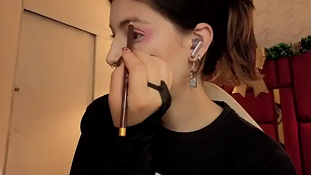 Snapshot of moon_winy chatting on 10, 1, 2026 moon winy online show from 10, 1, 2026