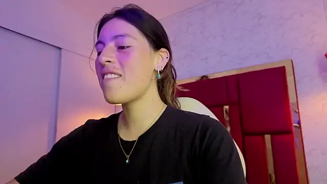 Snapshot of moon_winy chatting on 3, 2, 2026 moon winy online show from 3, 2, 2026