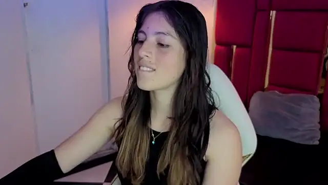 Snapshot of moon_winy chatting on 7, 2, 2026 moon winy online show from 7, 2, 2026