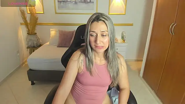 karlyy  online show from 8, 11, 2025