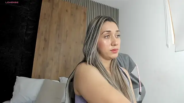 karlyy  online show from 15, 12, 2025