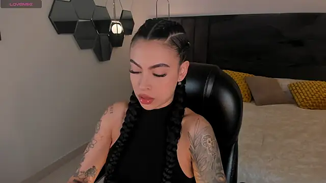 Snapshot of ChristineFord_ chatting on 5, 7, 2026 ChristineFord online show from 5, 7, 2026