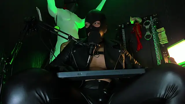 Snapshot of Master_Connor_BDSM chatting on 22, 4, 2026 Master Connor BDSM online show from 22, 4, 2026
