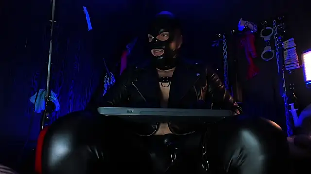 Snapshot of Master_Connor_BDSM chatting on 28, 4, 2026 Master Connor BDSM online show from 28, 4, 2026
