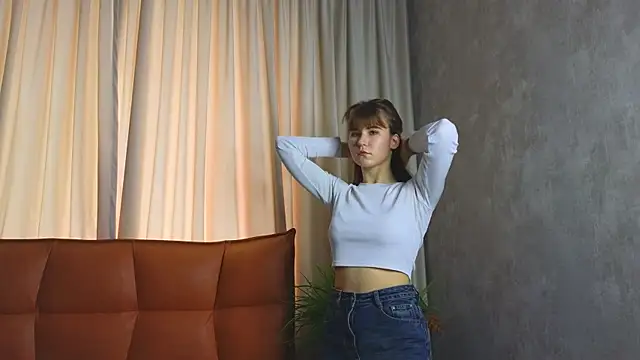 Snapshot of BloomNoir chatting on 11, 11, 2025 BloomNoir online show from 11, 11, 2025