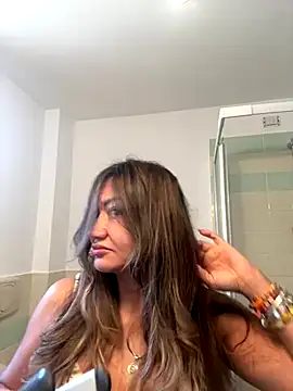 Snapshot of gabriellacali chatting on 18, 10, 2025 gabriellacali online show from 18, 10, 2025