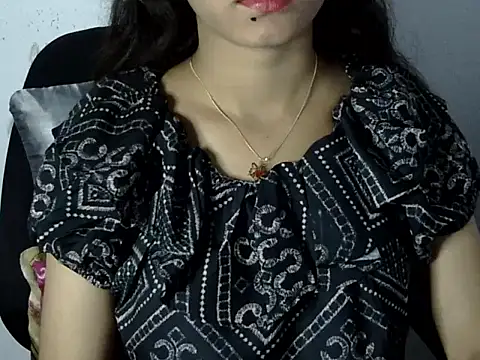Snapshot of Shezi_N chatting on 5, 8, 2026 Shezi N online show from 5, 8, 2026