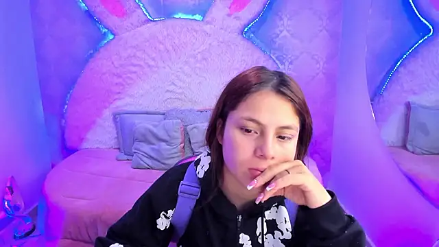 Snapshot of valentina_clk chatting on 1, 3, 2026 valentina clk online show from 1, 3, 2026