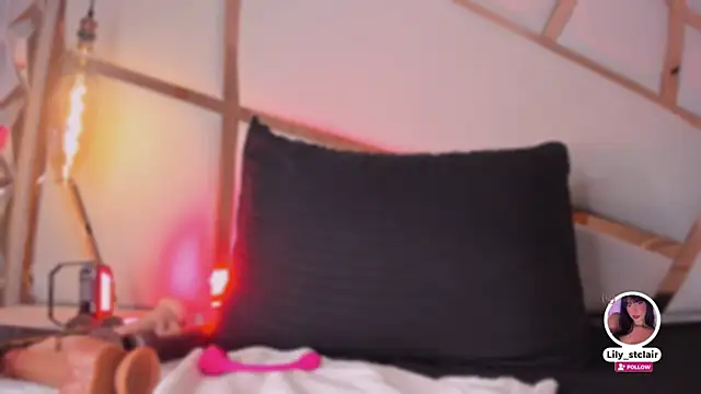 Lily StClair online show from 5, 1, 2026