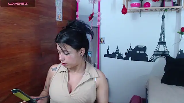 petite coral online show from 11, 3, 2026