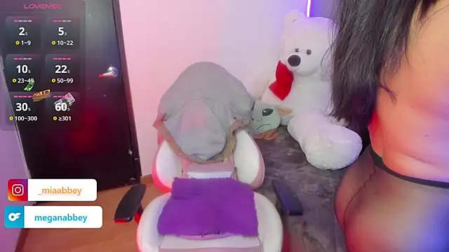 mia  abbey online show from 13, 4, 2026