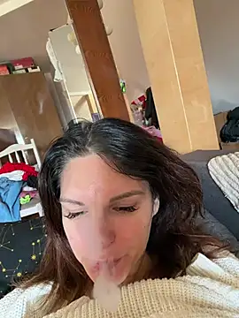 kinkysarahx online show from 1, 4, 2026