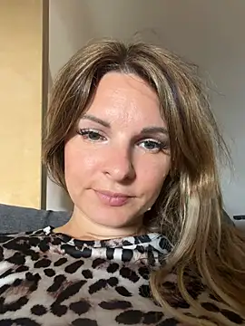 Snapshot of kinkysarahx chatting on 11, 7, 2026 kinkysarahx online show from 11, 7, 2026