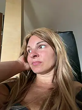 Snapshot of kinkysarahx chatting on 3, 8, 2026 kinkysarahx online show from 3, 8, 2026