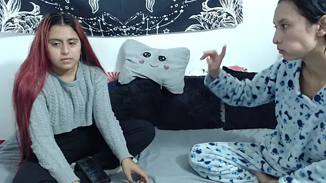 Snapshot of emily_n_abby chatting on 3, 3, 2026 emily n abby online show from 3, 3, 2026