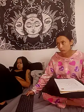 Snapshot of emily_n_abby chatting on 18, 3, 2026 emily n abby online show from 18, 3, 2026