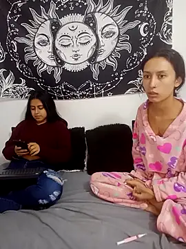 Snapshot of emily_n_abby chatting on 28, 3, 2026 emily n abby online show from 28, 3, 2026