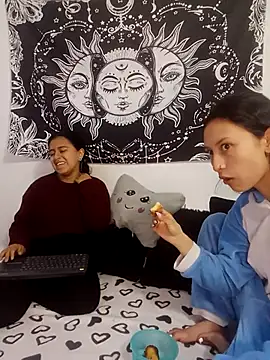 Snapshot of emily_n_abby chatting on 30, 3, 2026 emily n abby online show from 30, 3, 2026