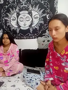 Snapshot of emily_n_abby chatting on 6, 4, 2026 emily n abby online show from 6, 4, 2026