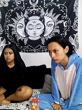 Snapshot of emily_n_abby chatting on 14, 4, 2026 emily n abby online show from 14, 4, 2026