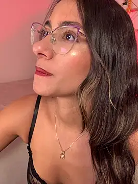 Snapshot of elegant__rouse chatting on 8, 7, 2026 elegant rouse online show from 8, 7, 2026