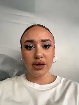 KiraSunshine online show from 15, 2, 2026