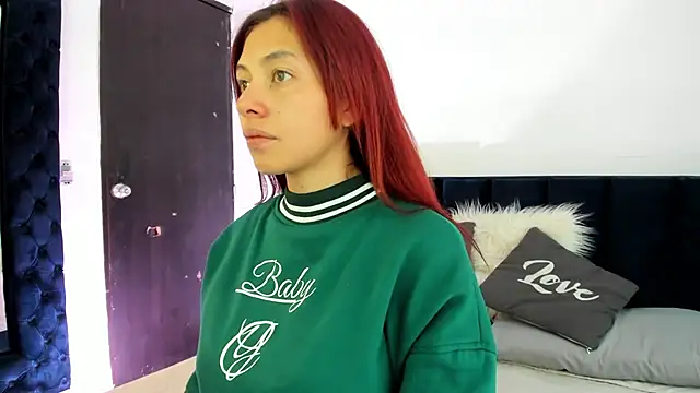 Snapshot of melanie_roux__ chatting on 3, 7, 2026 melanie roux online show from 3, 7, 2026