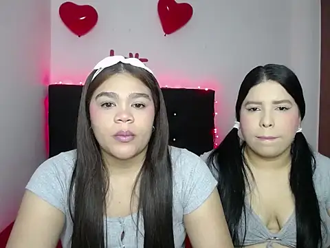 Snapshot of 2moons_full_of_love chatting on 17, 2, 2026 2moons full of love online show from 17, 2, 2026