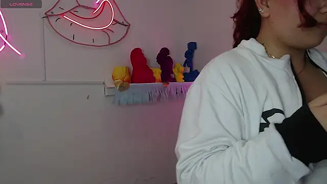 littlee red online show from 6, 11, 2025