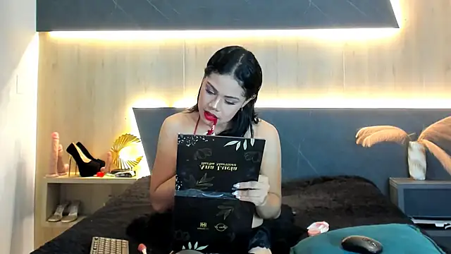 Snapshot of LorenaVarga chatting on 23, 4, 2026 LorenaVarga online show from 23, 4, 2026