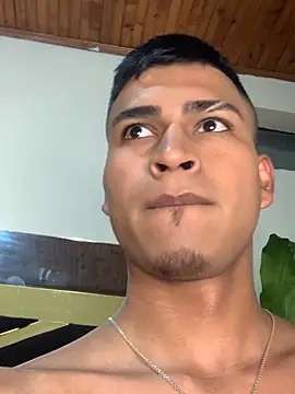Snapshot of Emiliano_Reyes chatting on 7, 7, 2026 Emiliano Reyes online show from 7, 7, 2026