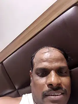 Snapshot of RNlov chatting on 6, 11, 2025 RNlov online show from 6, 11, 2025